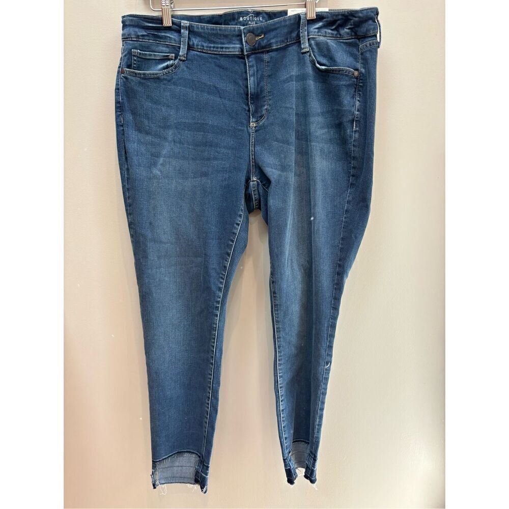 Boutique plus NWT 20W light wash midrise skinny jeans with rough hem